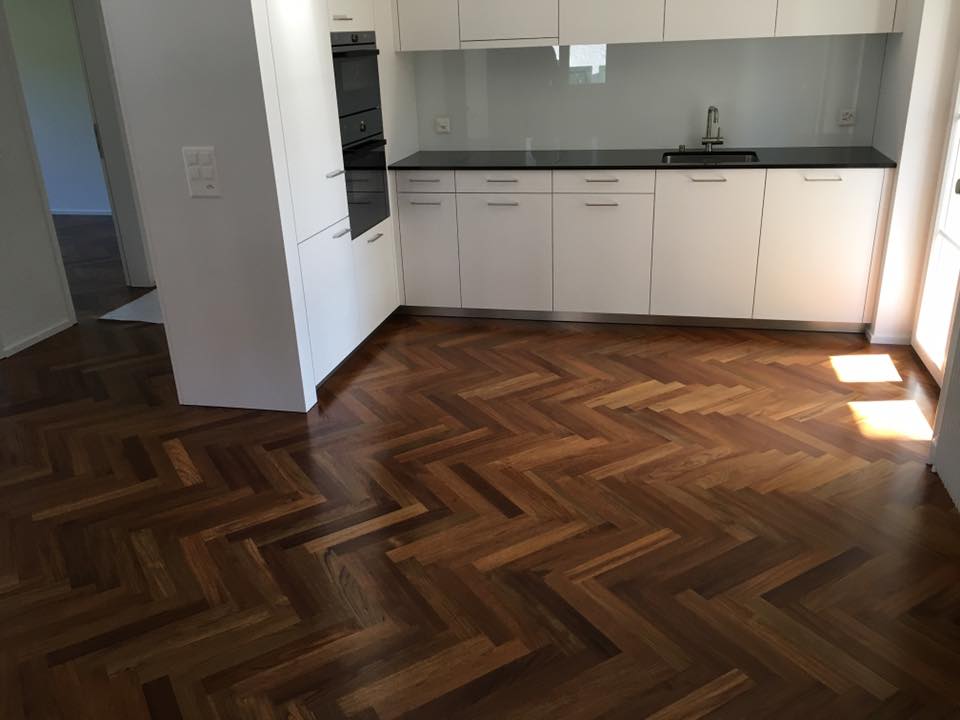 Massivparkett Teak lackiert